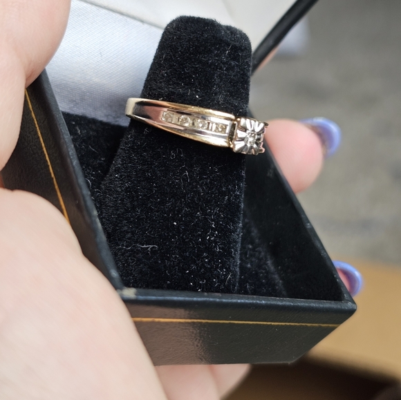 10k diamond ring size 7. Resizeable by a jeweler. Stamped 10k. Genuine diamonds. - Picture 10 of 12